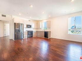 5531 La Mirada Ave