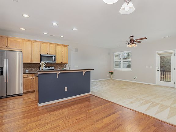4th image of 233 Murray Glen Dr