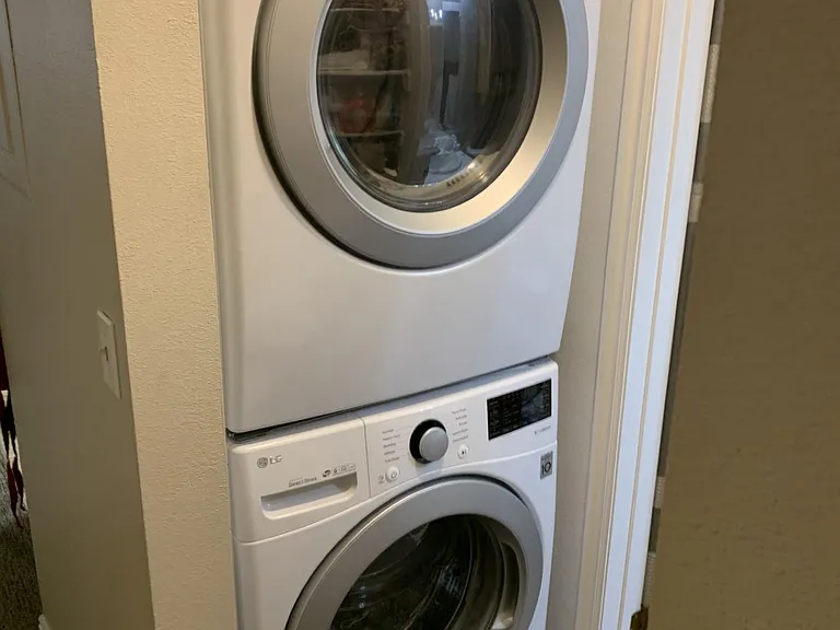 541 E 500 N #13 — Photo 8