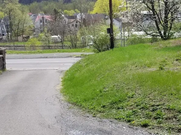 Montgomery St, Montgomery, PA 17752