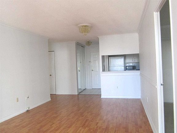 3rd image of 250 Webb Dr #1011