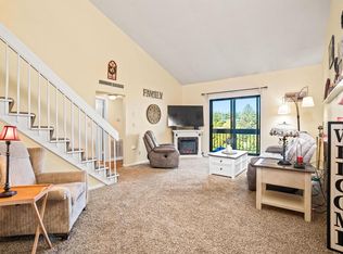 1061 Regent Rd UNIT 620, Oconomowoc, WI 53066