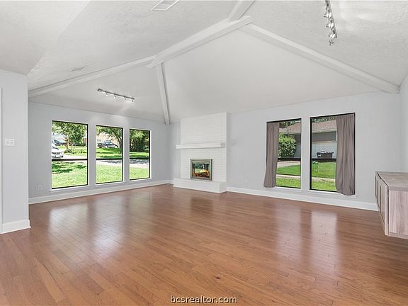 3rd image of 8601 Jade Dr