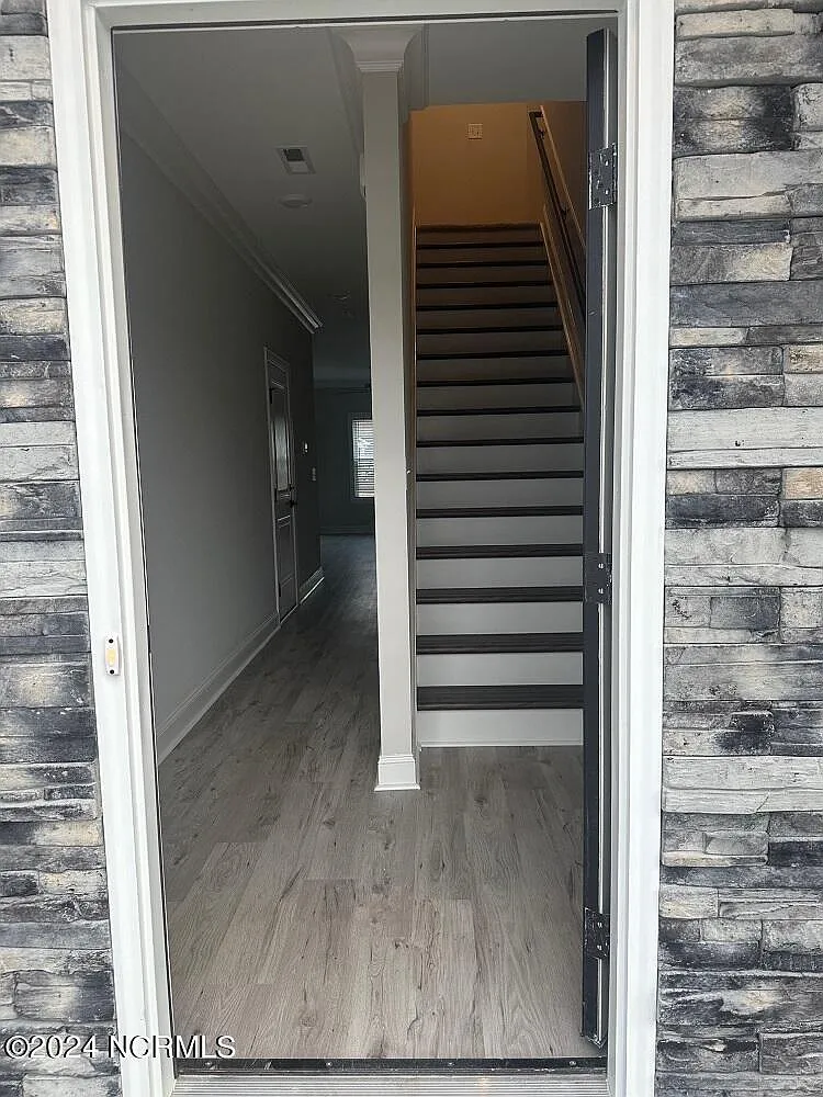 3 bed, 2.5 bath, $1,700 — Photo 2
