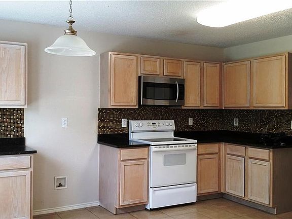 3rd image of 2305 Bradford Pear Dr
