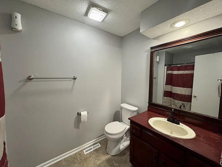 1412 SW Highland Dr — Photo 14