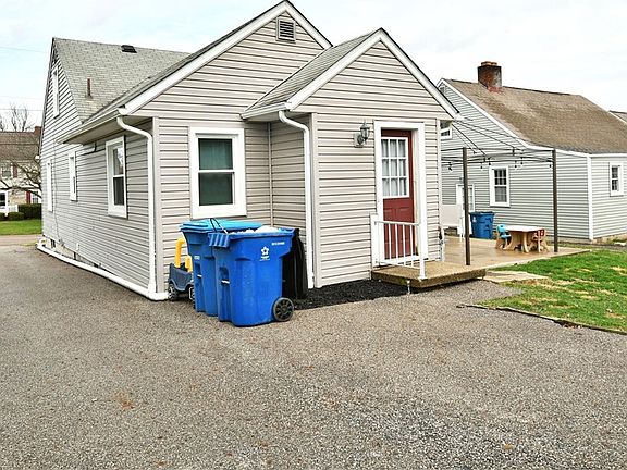 5th image of 135 Clingan St