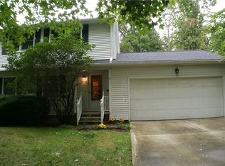 30 Dartmouth Dr, Canfield, OH
