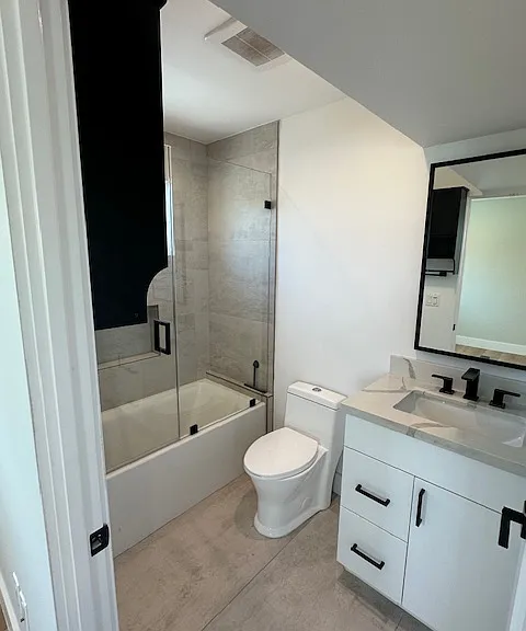 14247 Sylvan St #A — Photo 11