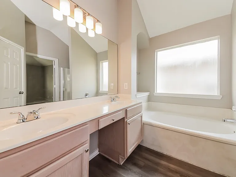 1008 Halifax Ln — Photo 11