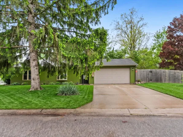 5932 Horseshoe Bnd, Fort Wayne, IN 46825