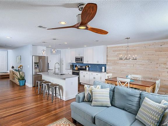 5th image of 3302 NE Holly Creek Dr