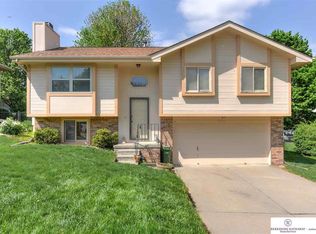 906 Avery Rd, Bellevue, NE 68123