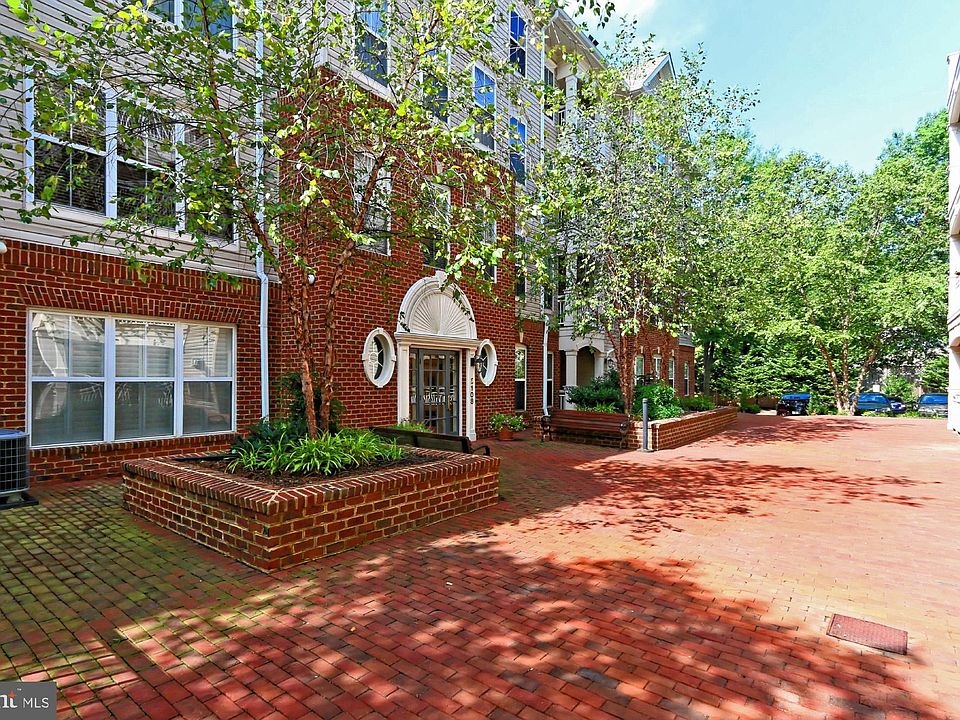 1st image of 5108 Donovan Dr APT 405