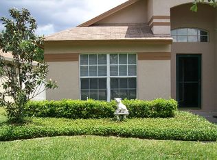 1400 Maximilian Dr, Zephyrhills, FL 33543