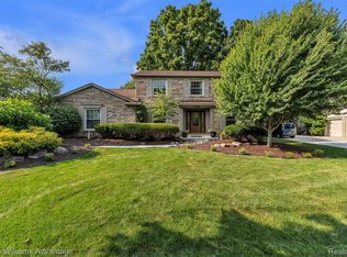 49276 Harvest Dr, Plymouth, MI 48170