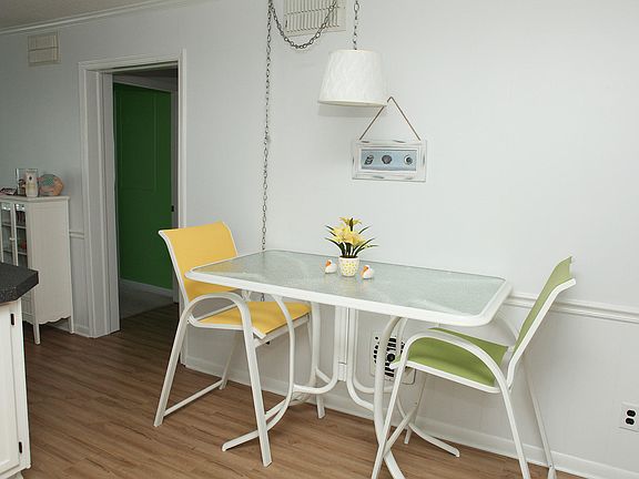 4th image of 301 Commerce Way #134