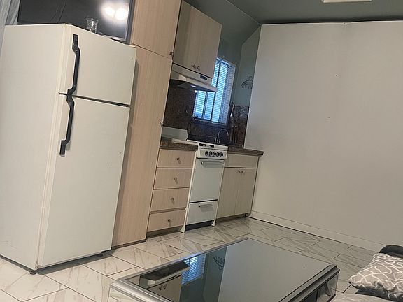 2nd image of 1332 Barrington Way