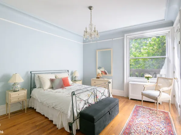 258 Riverside Drive image 5 of 10