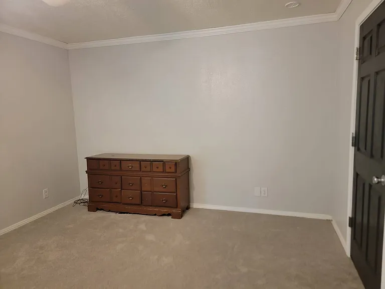 312 Rosanne St — Photo 3