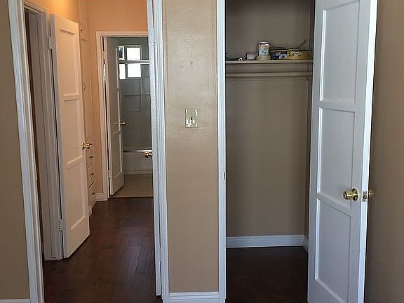4th image of 1730 N Hollywood Way