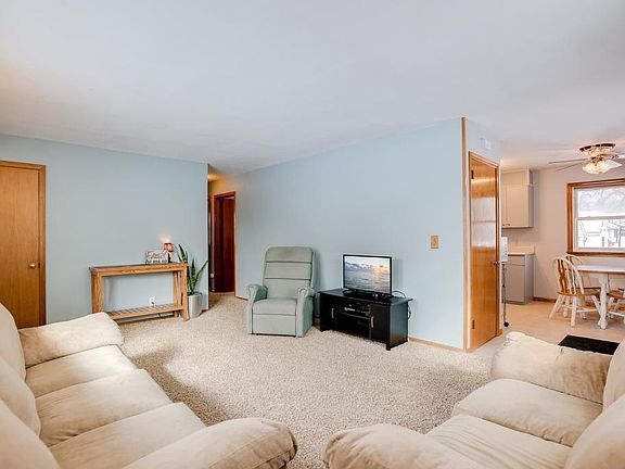 4th image of 4804 Karen Pl