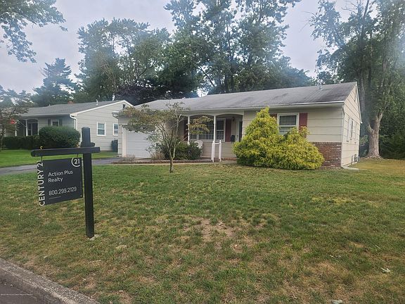 3rd image of 28 Edinburgh Dr