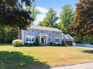 3 Chatham Dr, Trumbull, CT 06611