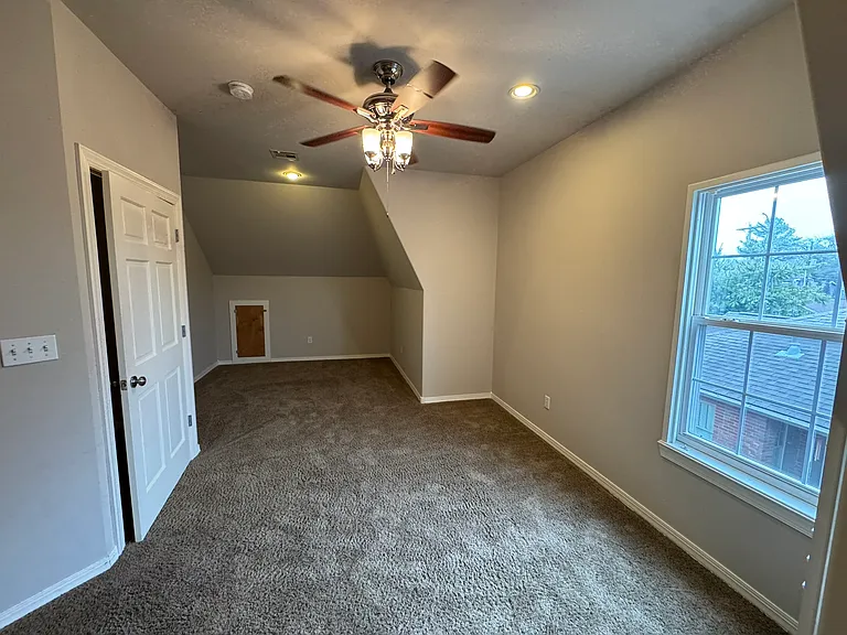 1335 E 36th St — Photo 28