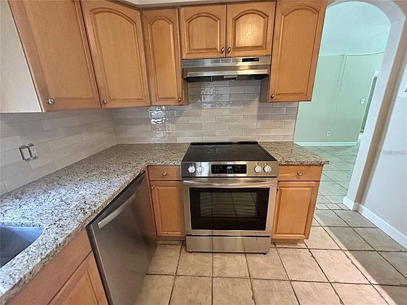 3rd image of 633 S Lakemont Ave