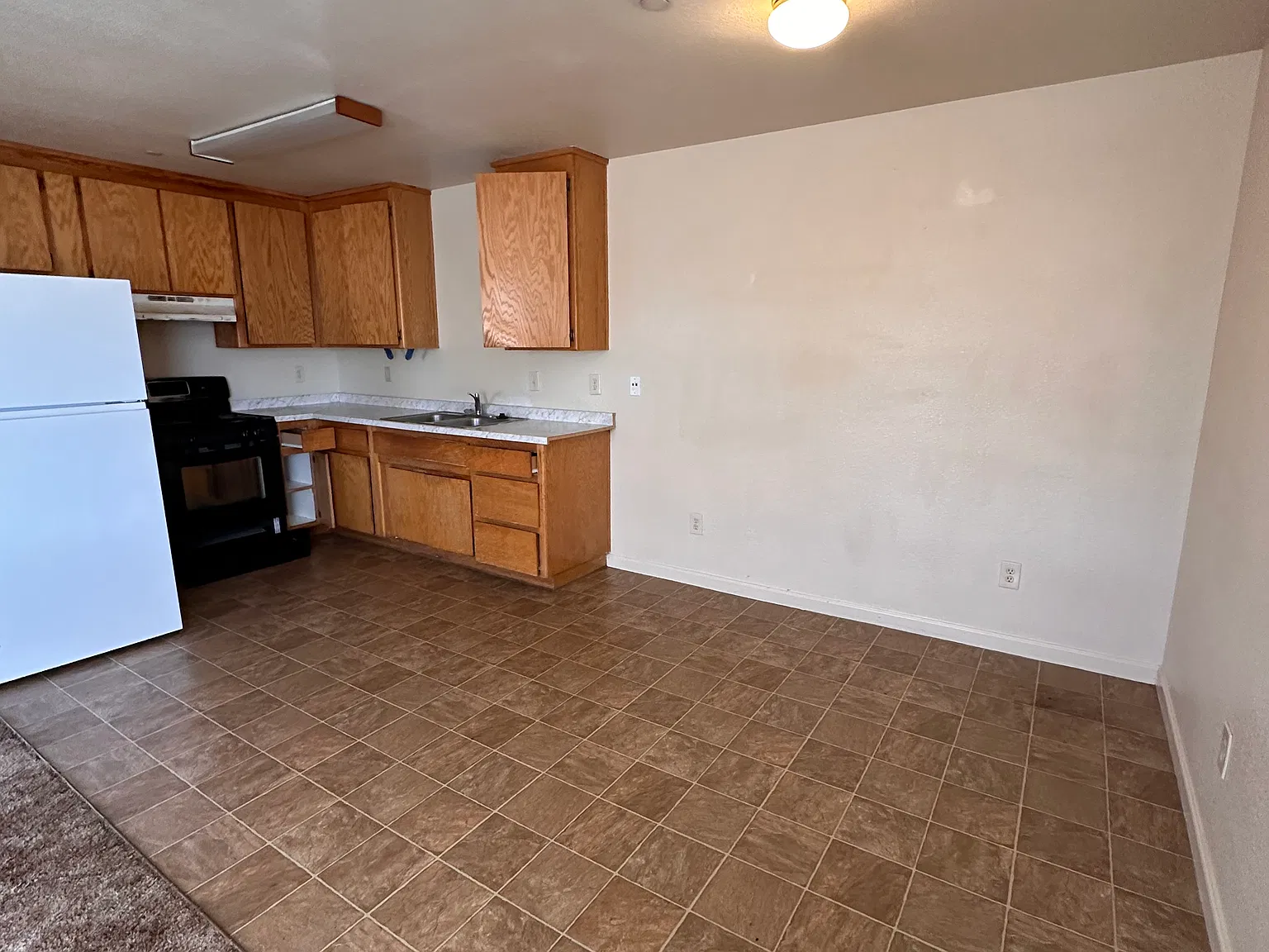 2 bed, 850 sqft, $1,050 — Photo 3