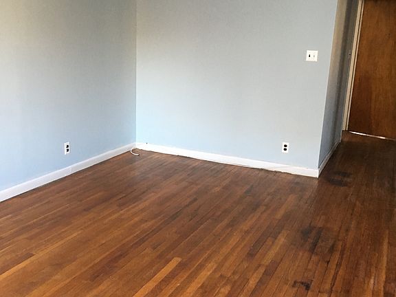 4th image of 2402 28th St #3
