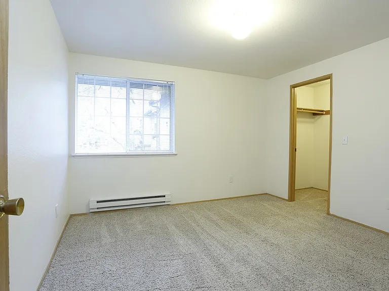 North Creek Heights Apartments — Photo 8