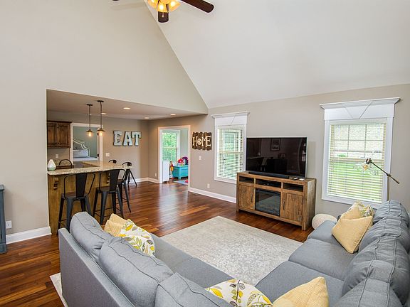 5th image of 100 Wills Valley Dr
