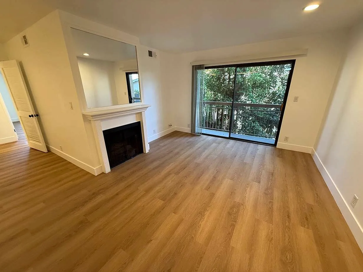 1321 N Vista St — Photo 2