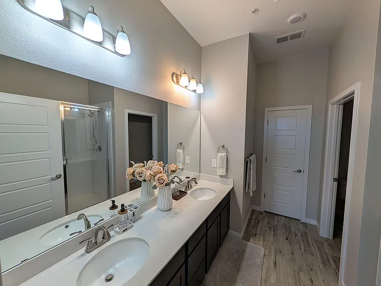 Jack and Jills attached bathroom