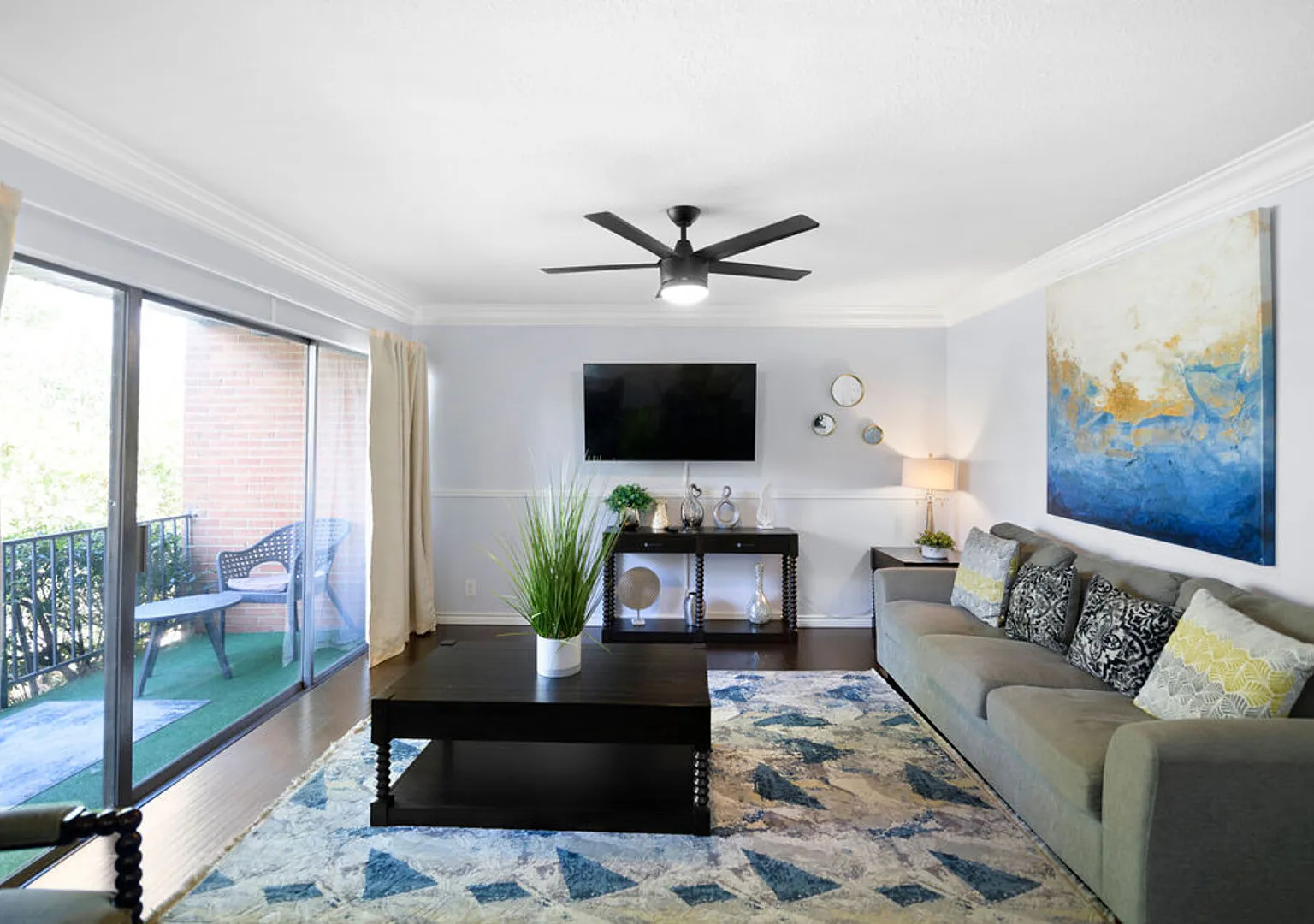 GP36B World Cup Stay - 10min to AT&T - Sleeps 6 - Public Transit — Photo 1