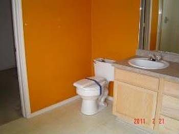 3rd image of 1105 Hilltop Dr