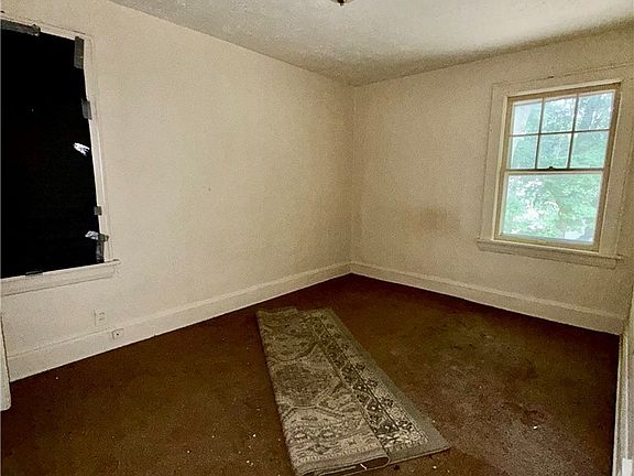 4th image of 469 Storer Ave