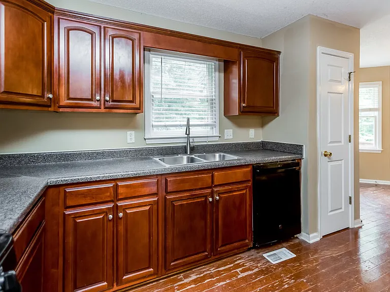 815 Tynsdale Dr — Photo 9