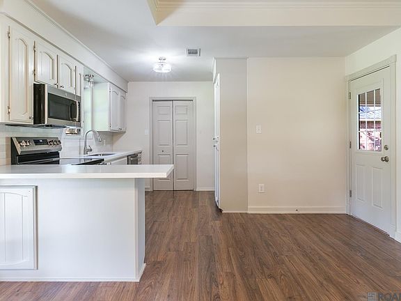 5th image of 42085 Shadow Creek Ave