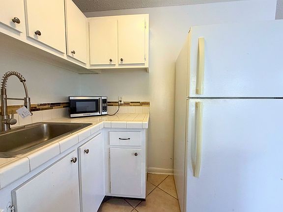 5th image of 519 W Kalmia Dr #10