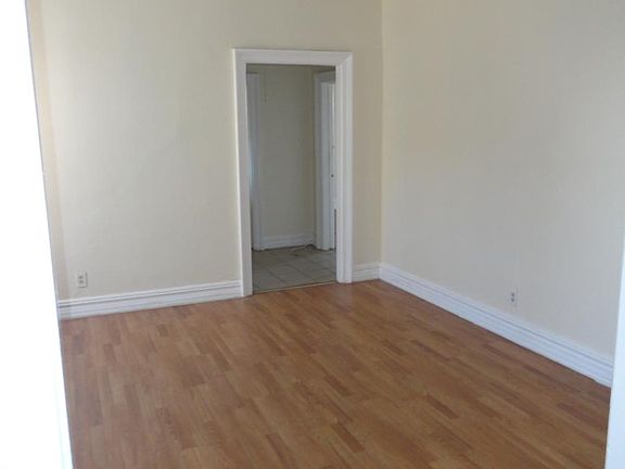 3rd image of 28 Seidler St APT 1