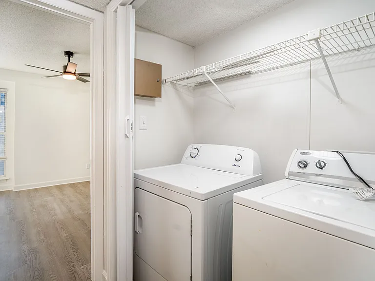 1107 W McGee St — Photo 21