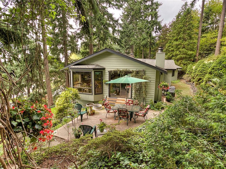 1st image of 4621 108th Ave E
