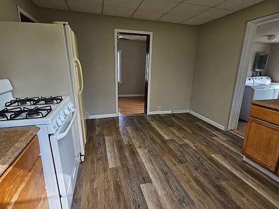 3rd image of 310 W Jefferson St