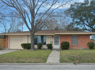 2102 Poplar Ave, Victoria, TX 77901