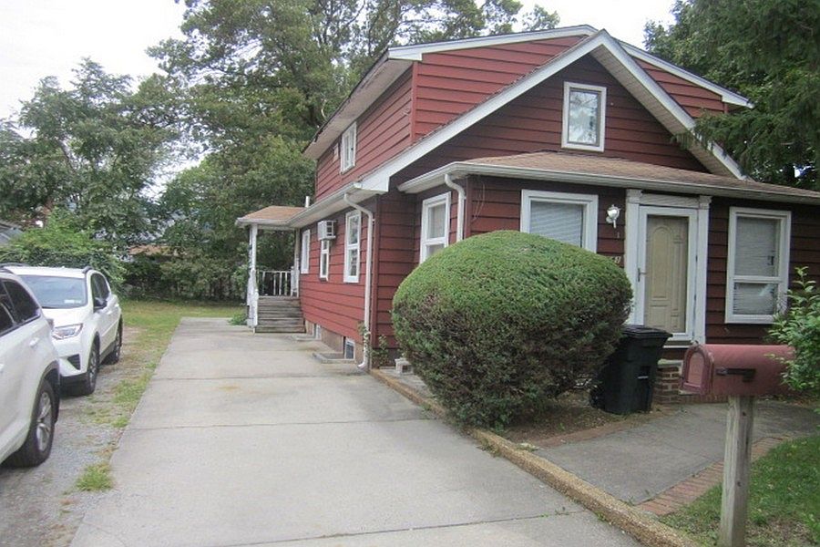 2nd image of 681 Maude St