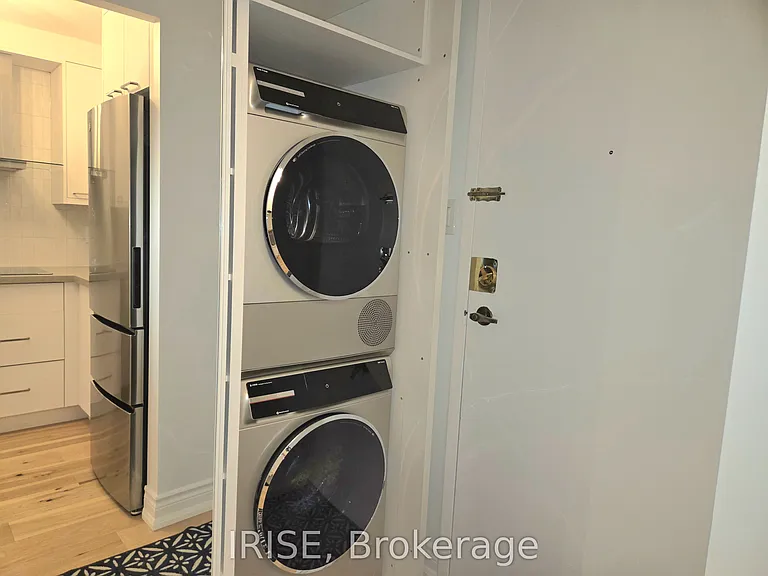89 McCaul St #426 — Photo 9