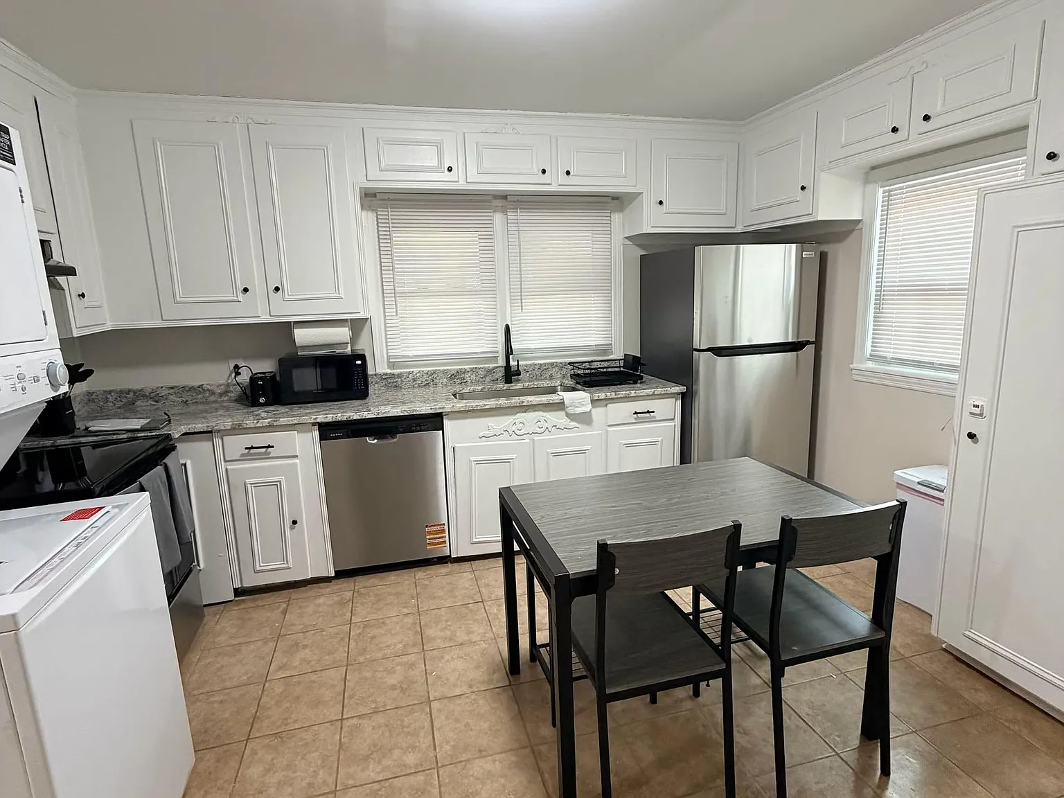 4 bed, 3.0 bath, 1567 sqft, $979 — Photo 4